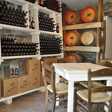 Farm stay Podere Campriano Winery Adult Only